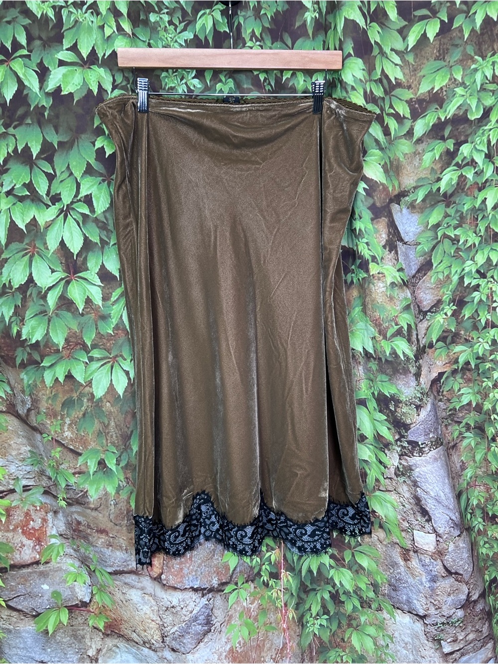 HOUSE OF HARLOW Quiet Luxury Bronze Crushed Velvet Longline Lace Trim Skirt, L - Picture 3 of 13